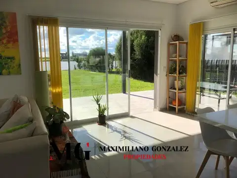 Casa 4 ambientes con 4 baños