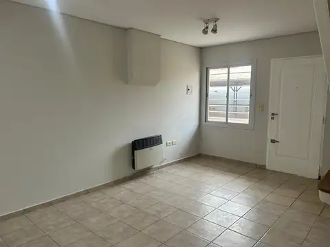 Depto Tipo Casa en Alquiler con 1 cocheras
