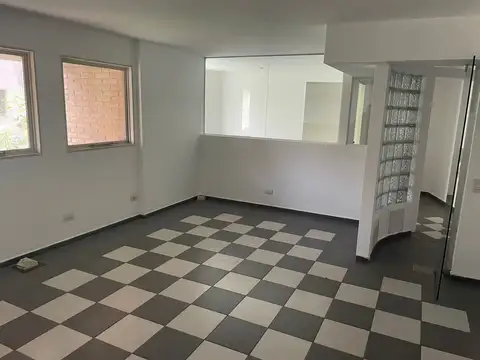 ALQUILO OFICINA 120 M2, DEAN FUNES 743