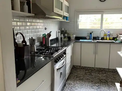 Casa 4 ambientes con 3 baños