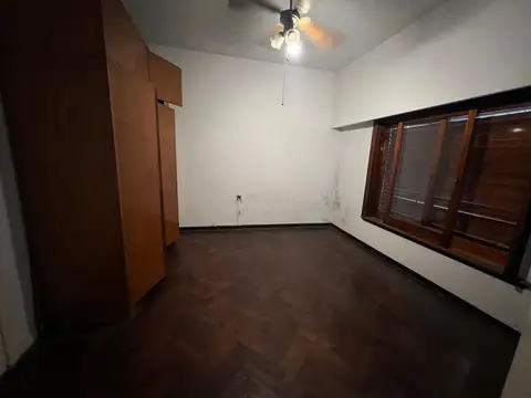 Venta casa con cochera y terraza en Sarandi