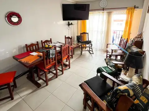 VENTA – AMPLIO 3 AMBIENTES AL FRENTE - CENTRO (APTO CREDITO)