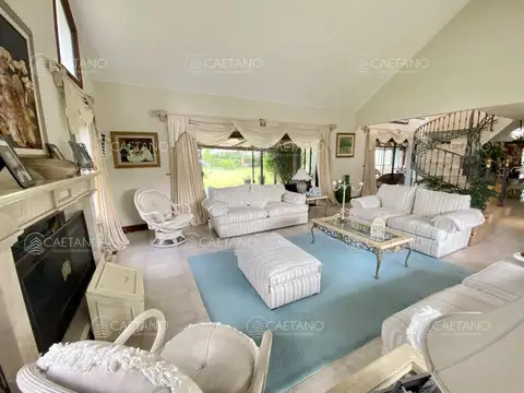 Casa 8 ambientes con 8 baños