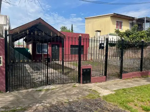 Casa C/ lote grande buena ubicación. Varela centro