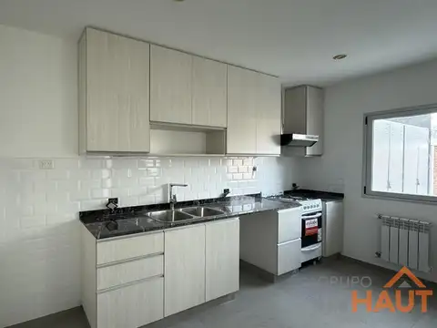 Depto Tipo Casa en Venta con 2 cocheras