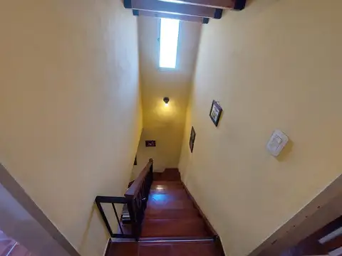 Casa 6 ambientes con 2 baños