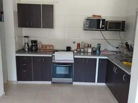Casa 3 ambientes con 2 baños