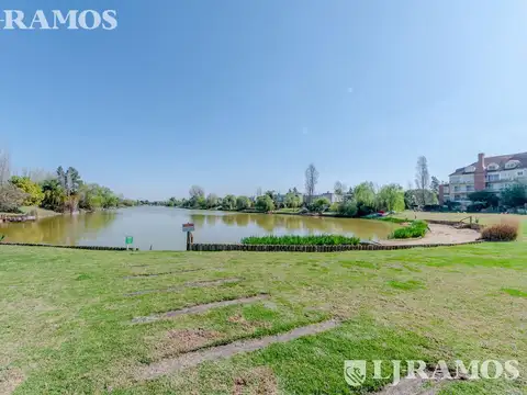 Departamento de 2 ambientes  en venta  Santa Barbara con vista a la Laguna