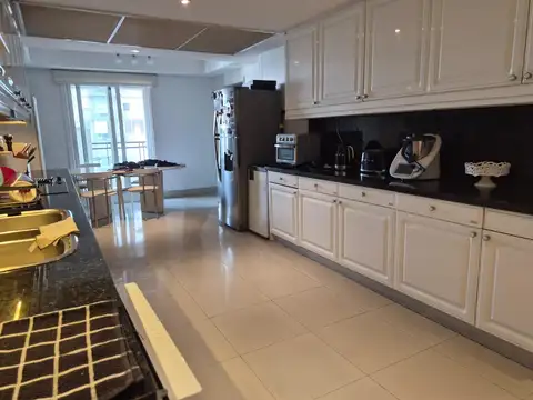 Departamento 5 ambientes con 4 baños