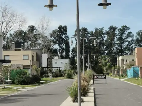 LOTE EN BARRIO LA JOSEFINA, PILAR