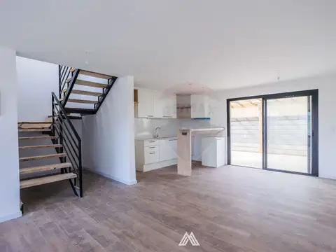 Casa 5 ambientes con 2 baños