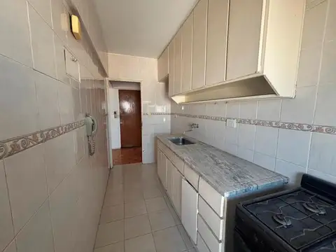 Excelente 2 ambientes con balcón al frente