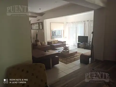 Casa en Alquiler con 1 cochera