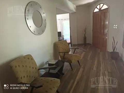 Casa en Alquiler con 1 cochera