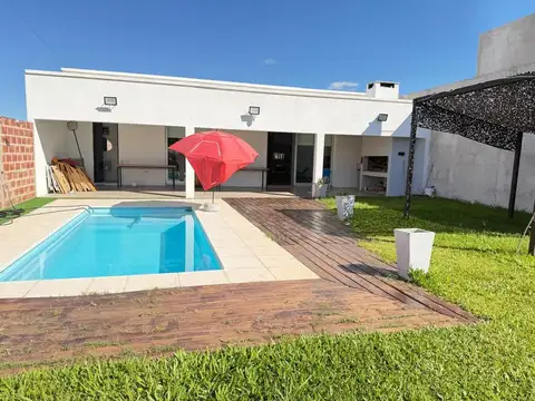 Casa en venta zona Villa Adela