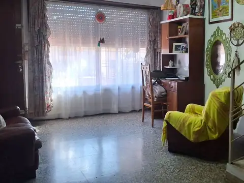 Casa 6 ambientes con 1 baño