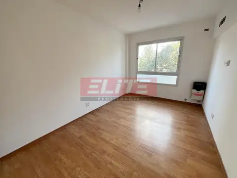 Depto 2 amb solo uso profesional con balcon aterrazado al frente