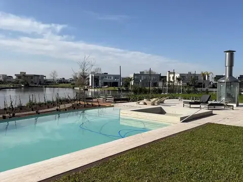 Casa 9 ambientes con 8 baños