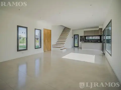 Casa 5 ambientes con 2 baños