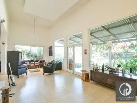 Casa 6 ambientes con 3 baños