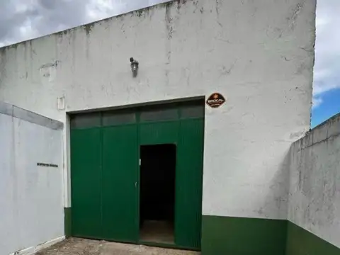 VENTA GALPONES 170M2 + CASA 37M2 ZONA INDUSTRIAL