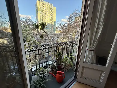 Venta departamento Semipiso al frente con Baulera Apto Profesional en Balvanera