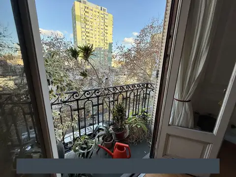 Venta departamento Semipiso al frente con Baulera Apto Profesional en Balvanera