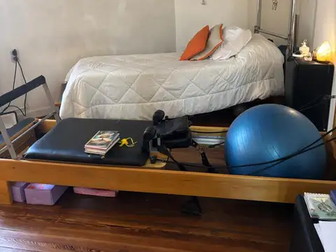 VENTA CASA 6 AMBIENTES CON GARAGE PATIO Y TZA. EN ESQUINA PARQUE AVELLANEDA