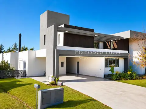Casa en venta 6 ambientes con pileta en Terravista