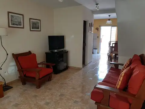 Depto Tipo Casa 4 ambientes con 2 baños