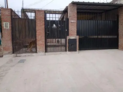 EXCELENTE PROPIEDAD UBICADA EN CASTELAR SUR DE 3 AMBIENTES