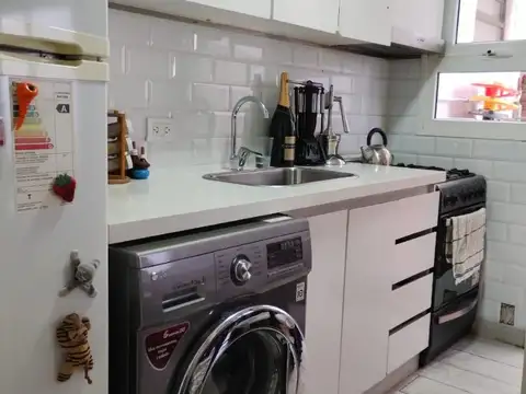 3 De Febrero 3000, Piso 1