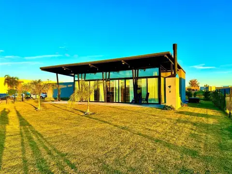 Hermosa casa en Barrio San Sebastian, Area 5 con Escritura!