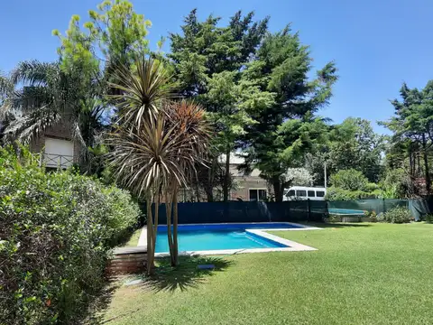 Casa en Venta de 4 Dormitorios con pileta en Fisherton - Rosario
