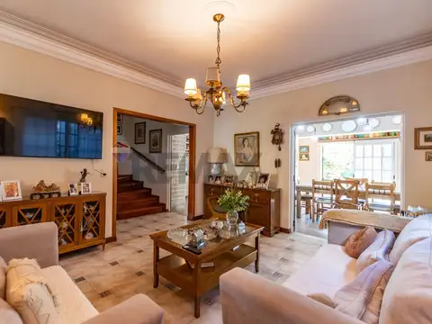 Casa en Venta con 2 cocheras