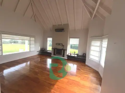 Casa 5 ambientes con 3 baños