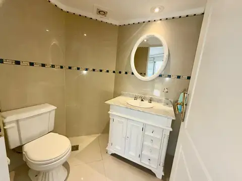 Casa en Venta con 8 cocheras