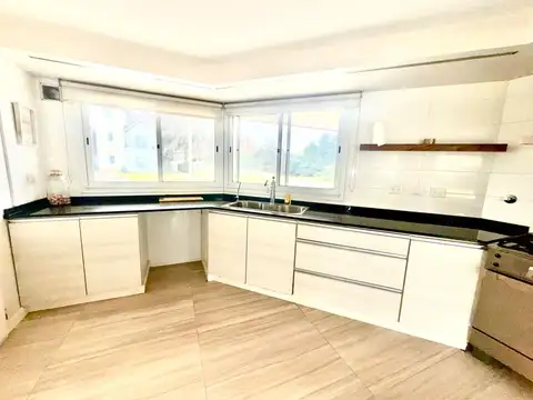 Casa en Venta con 8 cocheras