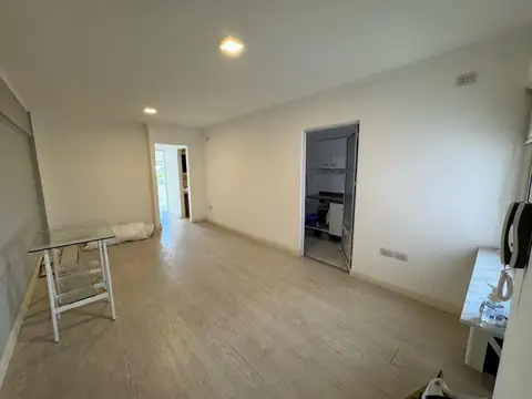 Departamento con dos dormitorios sobre Av. Balbín