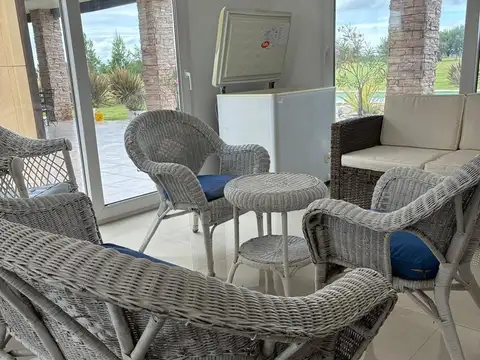 Casa 5 ambientes con 2 baños