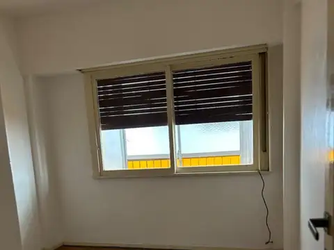 2 amb lateral luminoso balcón semi cubierto cocina indpte