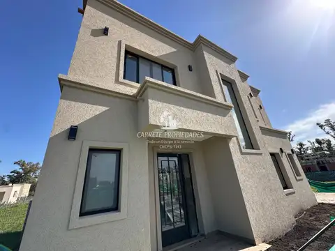 Destacada Casa en venta de 5 ambientes. Barrio Santa Sofia. Pilar del Este
