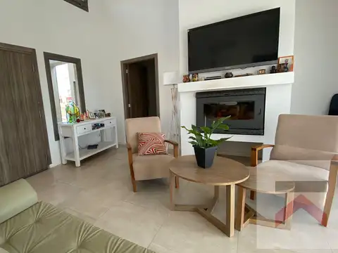 Casa en Alquiler en Chacras De La Reserva, USD 1.800