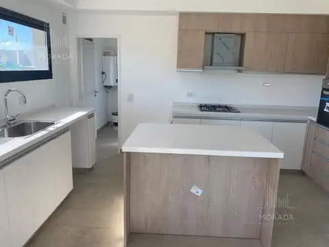 Casa 5 ambientes con 3 baños