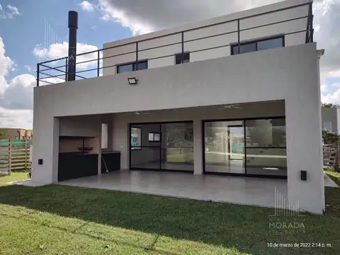 Casa en alquiiler 5 ambientes  Santa Elena