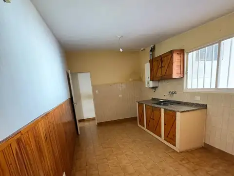 Casa 6 ambientes con 2 baños