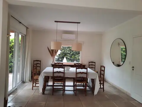 Casa 5 ambientes con 3 baños