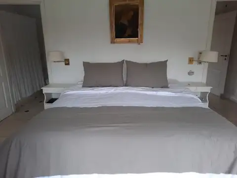 Casa en Alquiler Temporal con 3 cocheras
