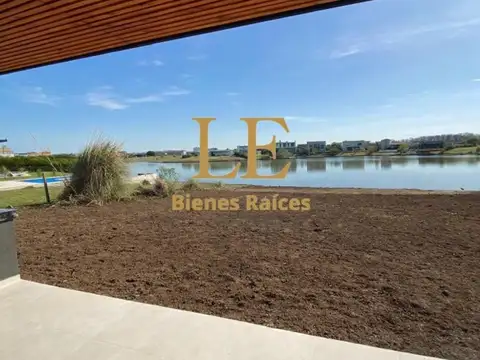 Casa 5 ambientes con 4 baños