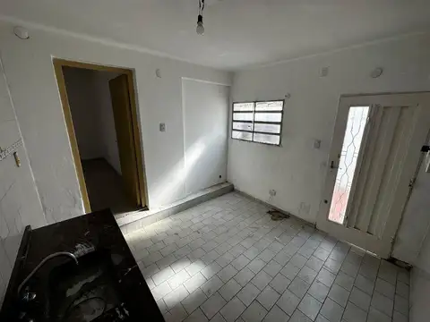 Casa 3 ambientes con 1 baño